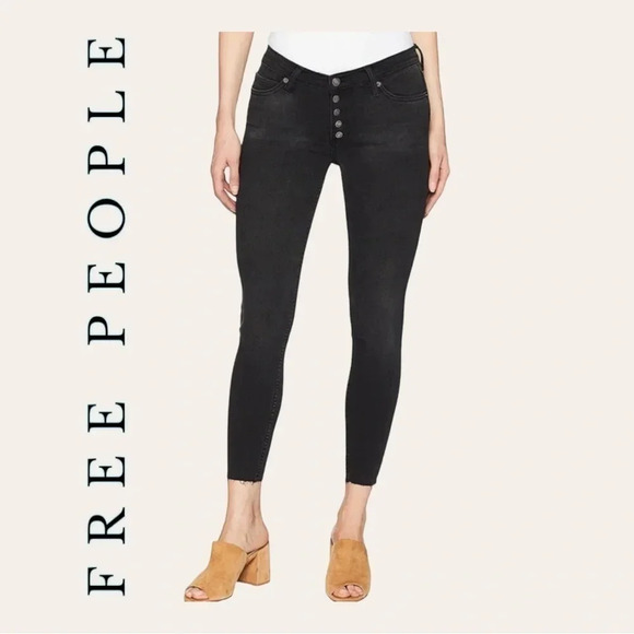 0745. Free PEOPLE REAGAN RAW JEANS BLACK IN COLOR CROPPED BUTTON FLY SKINNY - Picture 1 of 10